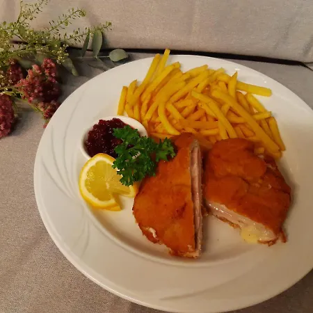 酒店 Forstauerwirt - Mit Herz Und Genuss 3*