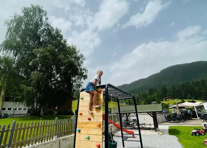 Forstauerwirt & Restaurant 호텔