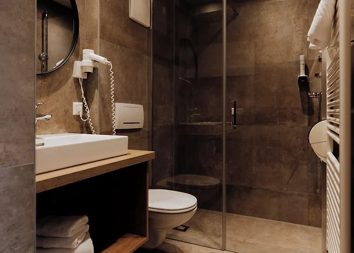 Forstauerwirt & Restaurant 호텔